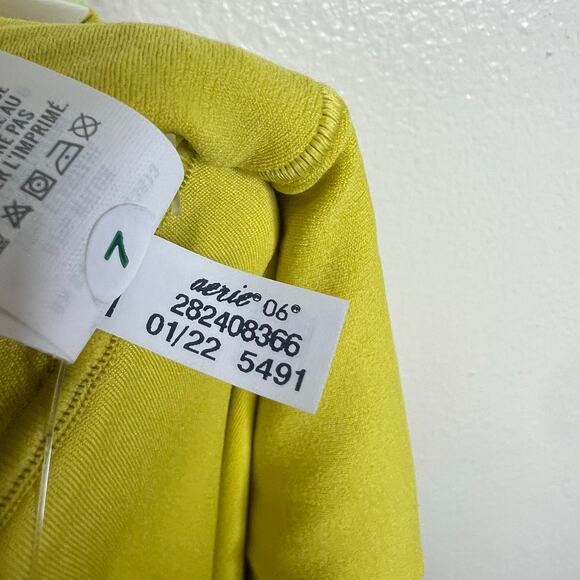 Offline by Aerie Real Me Smocked Leggings Large Green Rush Athletic Fitness New - Picture 12 of 13